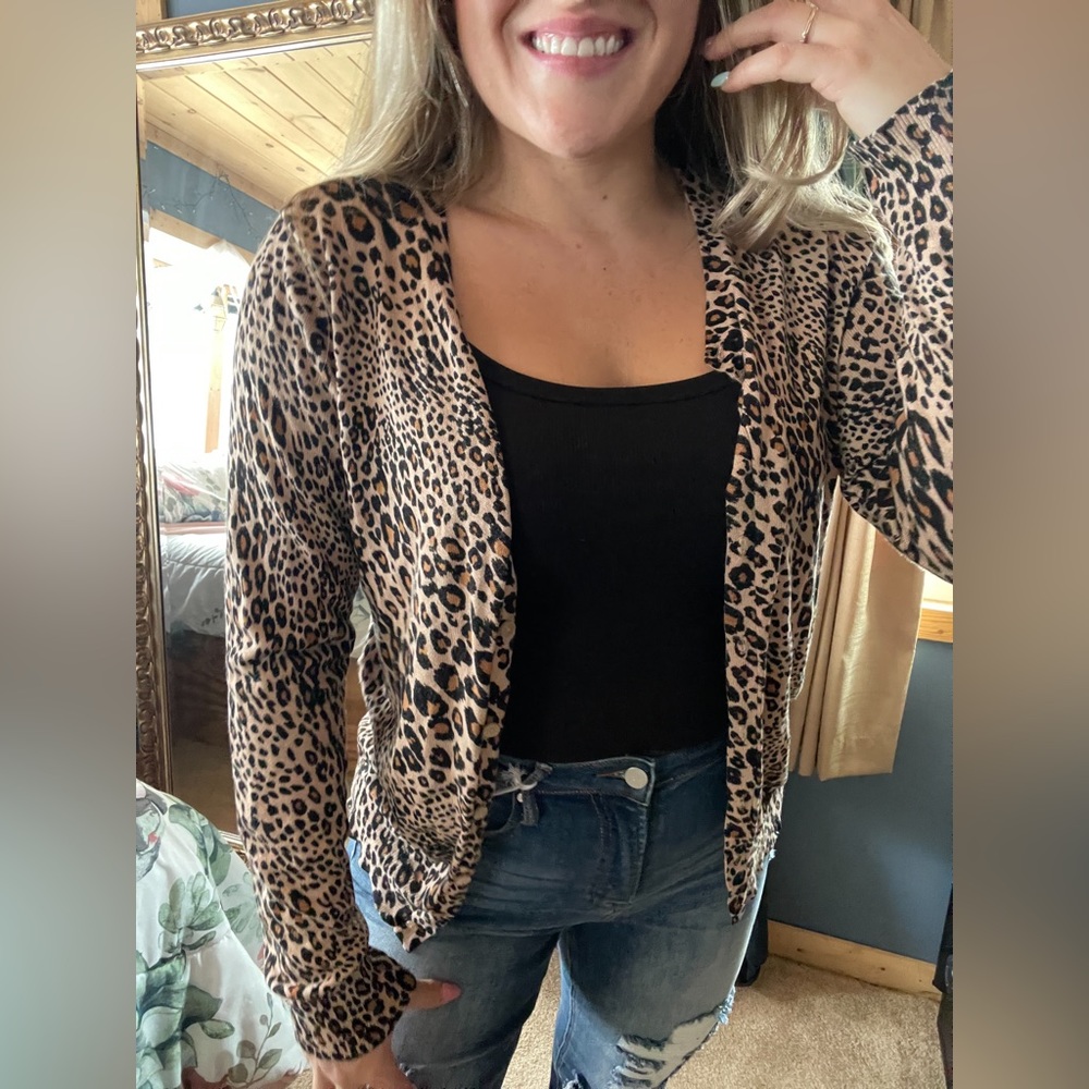 Women’s Cardigan - Leopard print - size large